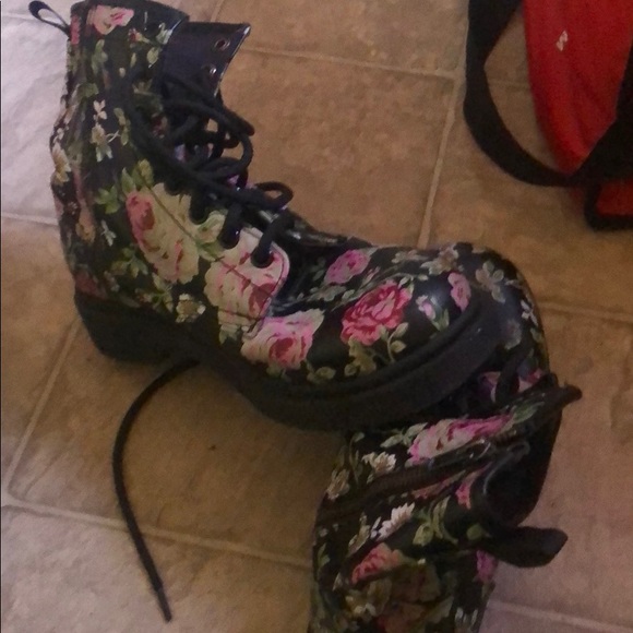 Boots FIRM STILL AVAILABLE - Picture 3 of 4